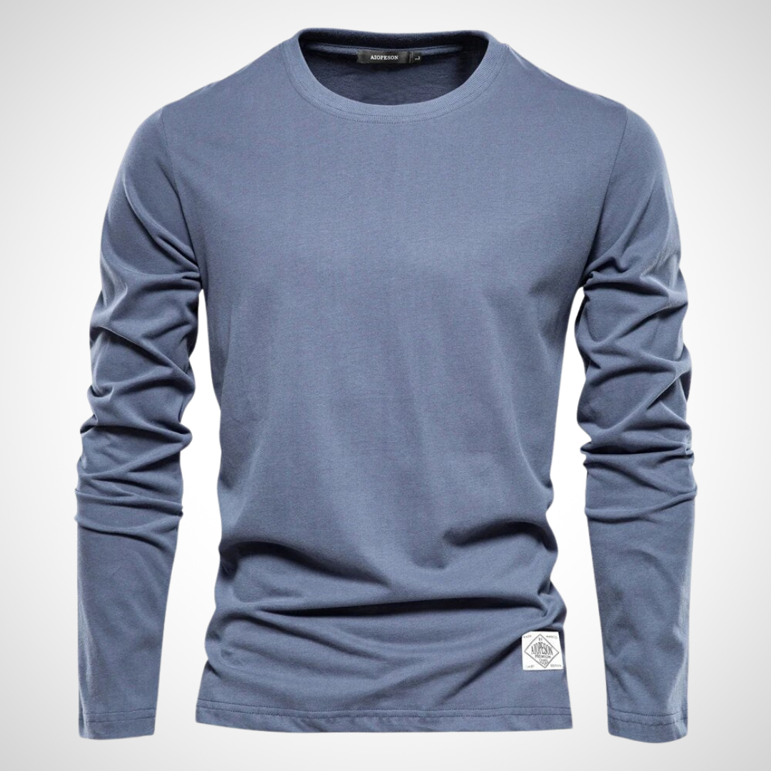 Langarmshirt in Blau mit klassischem Rundhalsausschnitt, atmungsaktivem Baumwollmaterial und schlichten, einfarbigen Design für Herren.