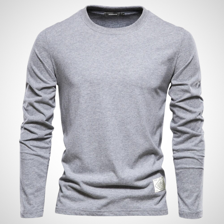 Langarmshirt in Hellgrau mit klassischem Rundhalsausschnitt, atmungsaktivem Baumwollmaterial und schlichten, einfarbigen Design für Herren.