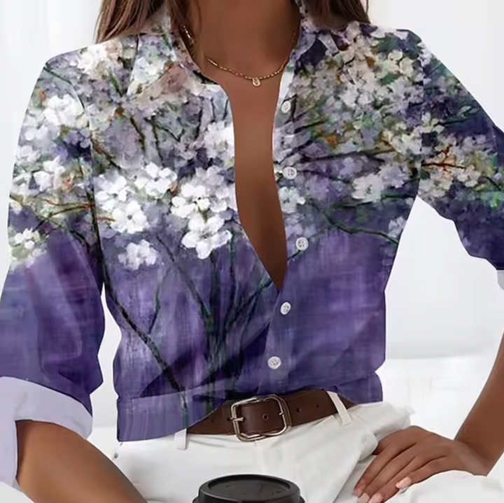 Lilafarbene Damenbluse mit romantischem Blumenprint elegante Blumenmuster-Bluse für zarte Sommerstyles