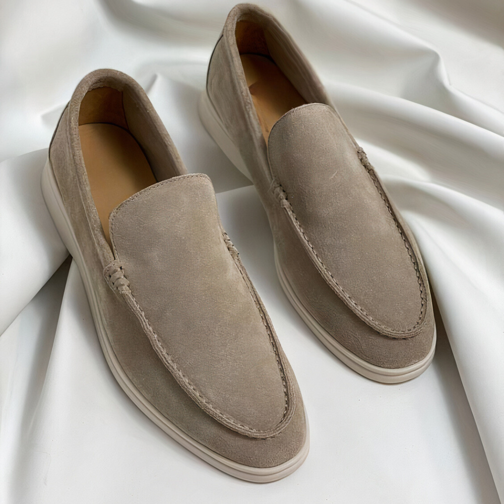 Loafer aus hochwertigem Wildleder mit ergonomischer Komfortsohle und klassischer Mokassin-Nahtführung in Beige für Herren