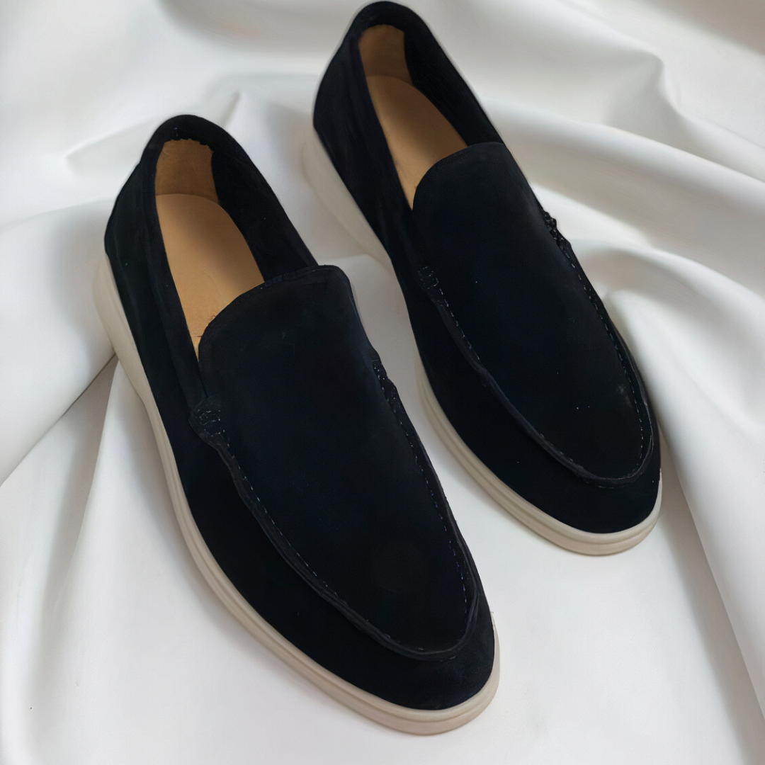 Loafer aus hochwertigem Wildleder mit ergonomischer Komfortsohle und klassischer Mokassin-Nahtführung in Schwarz für Herren