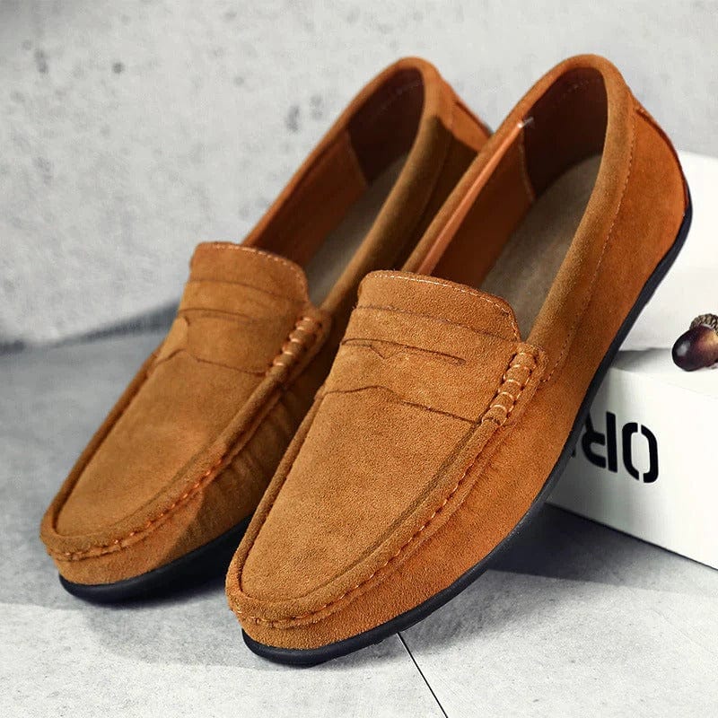 Herren Wildleder-Loafer in Braun mit gepolsterter Innensohle und rutschfester Flexsohle.