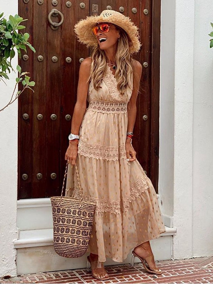 Khaki Maxikleid mit Boho-Charme und Spitzenakzenten – natürlich und stilvoll