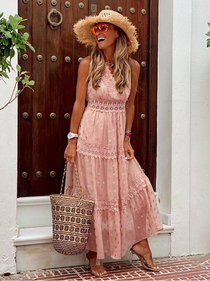 Rosa Boho Maxikleid mit verspielter Spitze – sanft und charmant