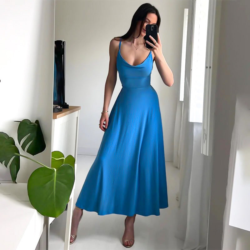Phoebe schmeichelhaftes ärmelloses Maxikleid für Damen in Blau, mit einem schicken und eleganten Design,
