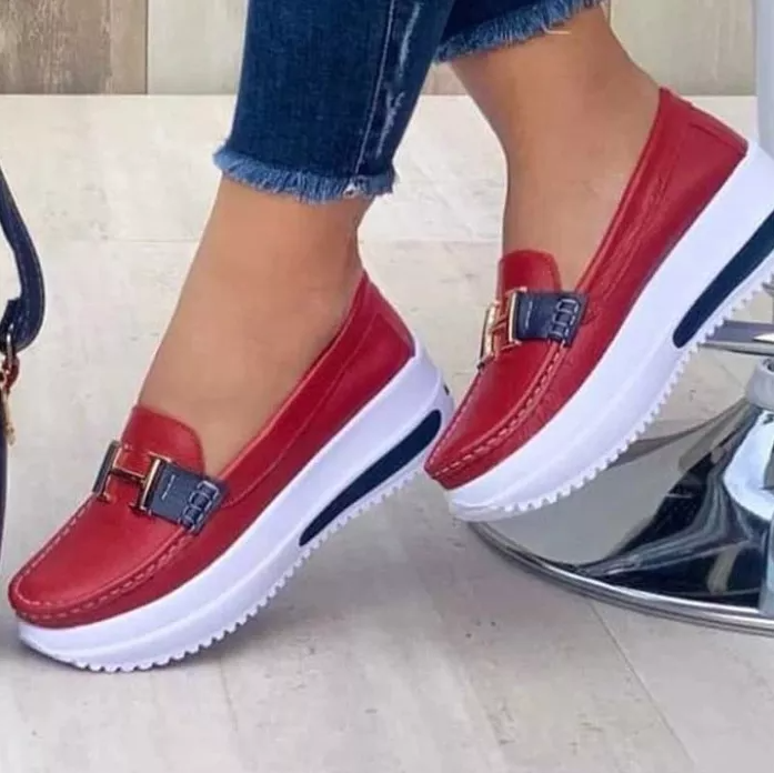 Plateausneaker mit gepolsterter Sohle für Damen in Rot – auffällige Damensneaker mit Farbakzent für modische Looks