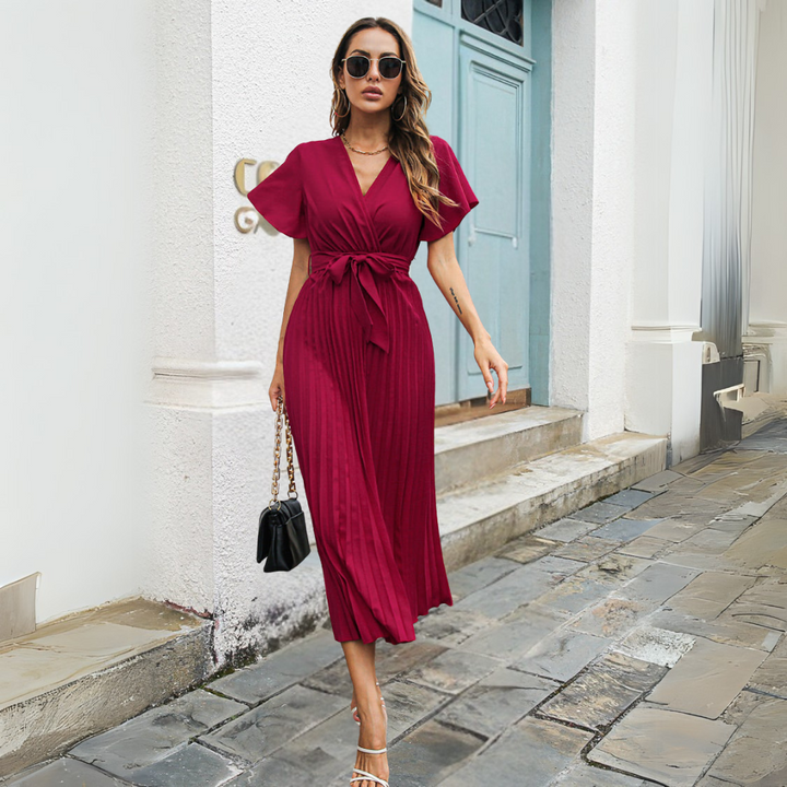 Plissiertes Midikleid mit Taillengürtel für Damen in Rot mit plissiertem Stoff und schmeichelhafter Passform Damenkleid