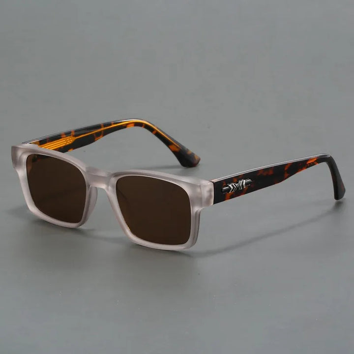 Verspielte quadratische Unisex-Sonnenbrille in Pink mit auffälliger Farbe und stilvollem Gestell