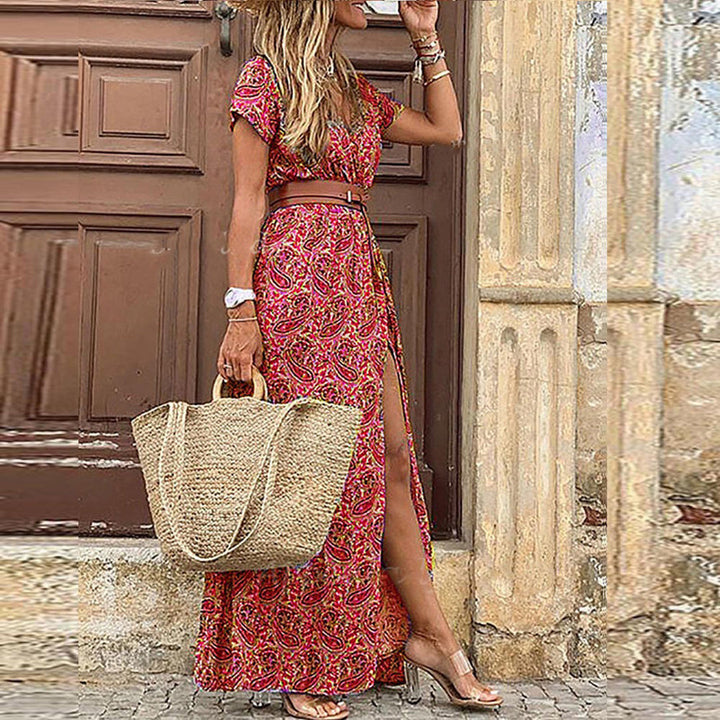 Dunkelrotes Boho Maxikleid mit Paisley-Muster und Schlitz – ausdrucksstark und romantisch