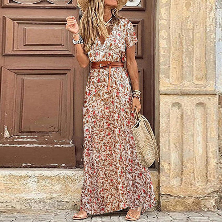 Rotes Maxikleid im Boho-Stil mit Paisley-Muster – lebendig und auffällig
