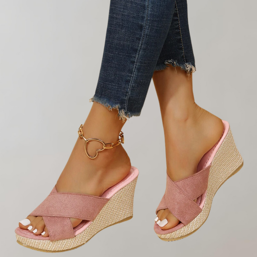 Bequeme rosa Damensandalen als orthopädische Keilsandaletten mit femininer Note und Stützkraft