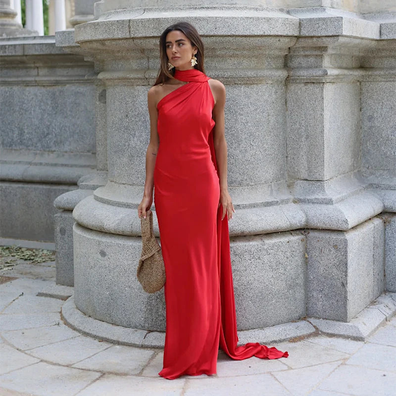 Auffälliges Damen-Maxikleid in Rot – Rückenfreies Abend-Maxikleid mit glamourösem Design und offenem Rücken