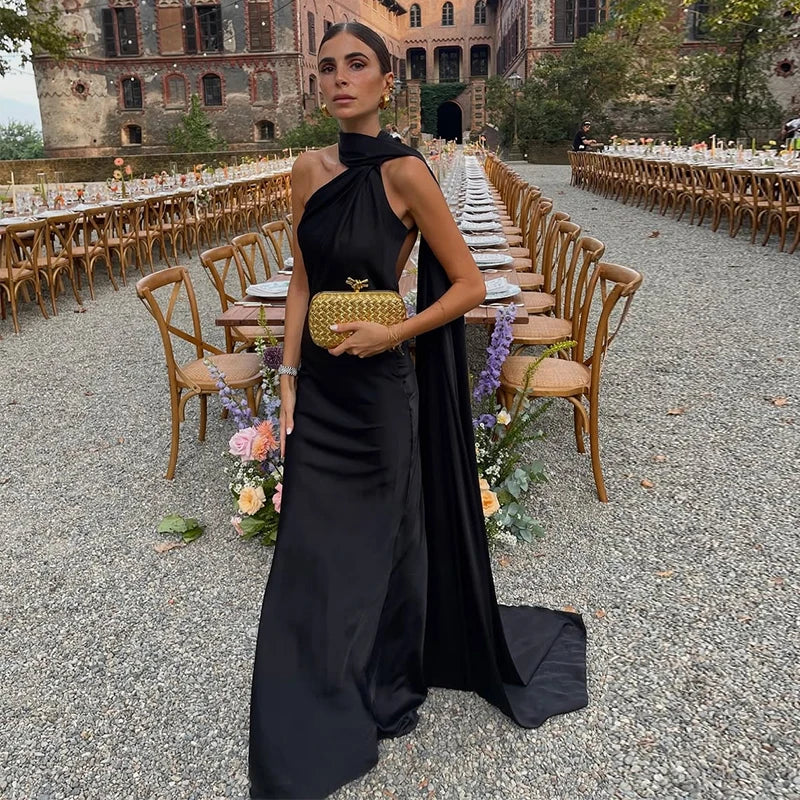 Zeitloses Damen-Maxikleid in Schwarz – Edles Rückenfreies Abend-Maxikleid mit stilvollem Ausschnitt