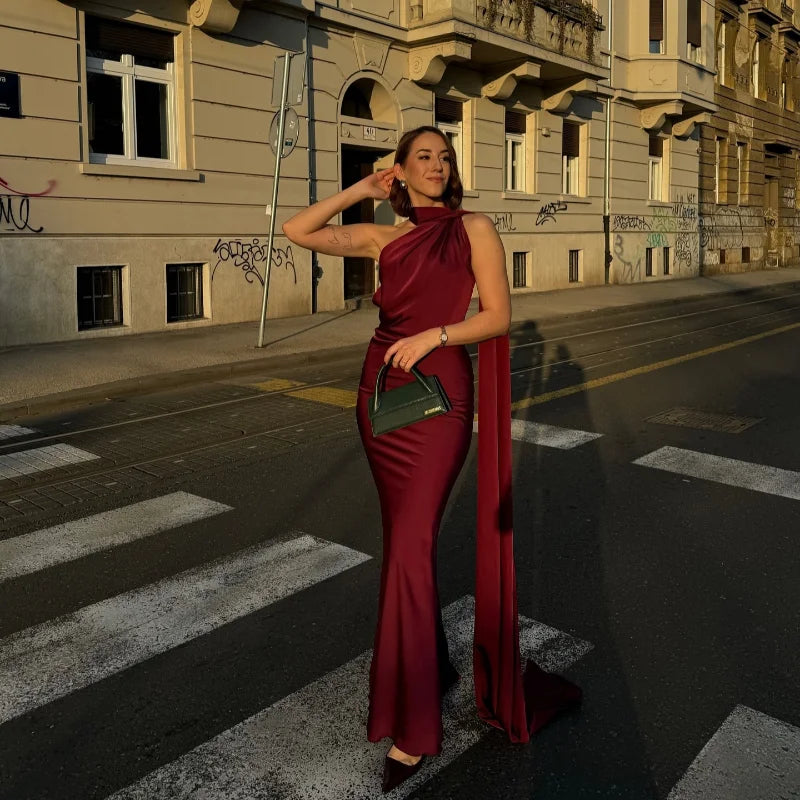 Ausdrucksvolles Damen-Maxikleid in Weinrot – Romantisches Rückenfreies Abend-Maxikleid mit eleganter Note