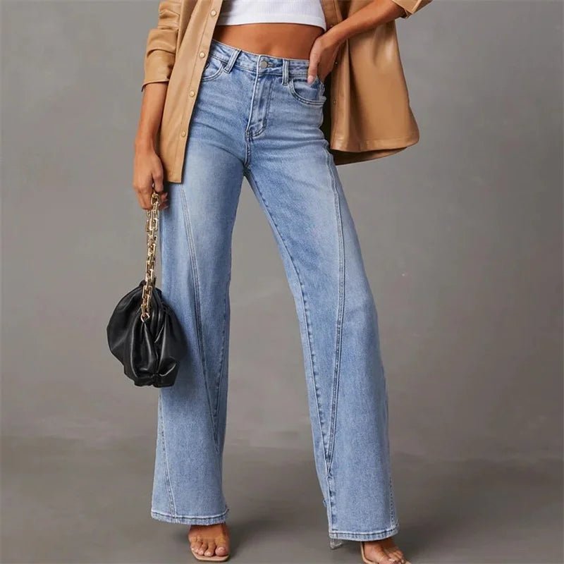 Damenjeans mit figurbetontem Schnitt aus Stretchstoff als trendige Schlag-Jeans