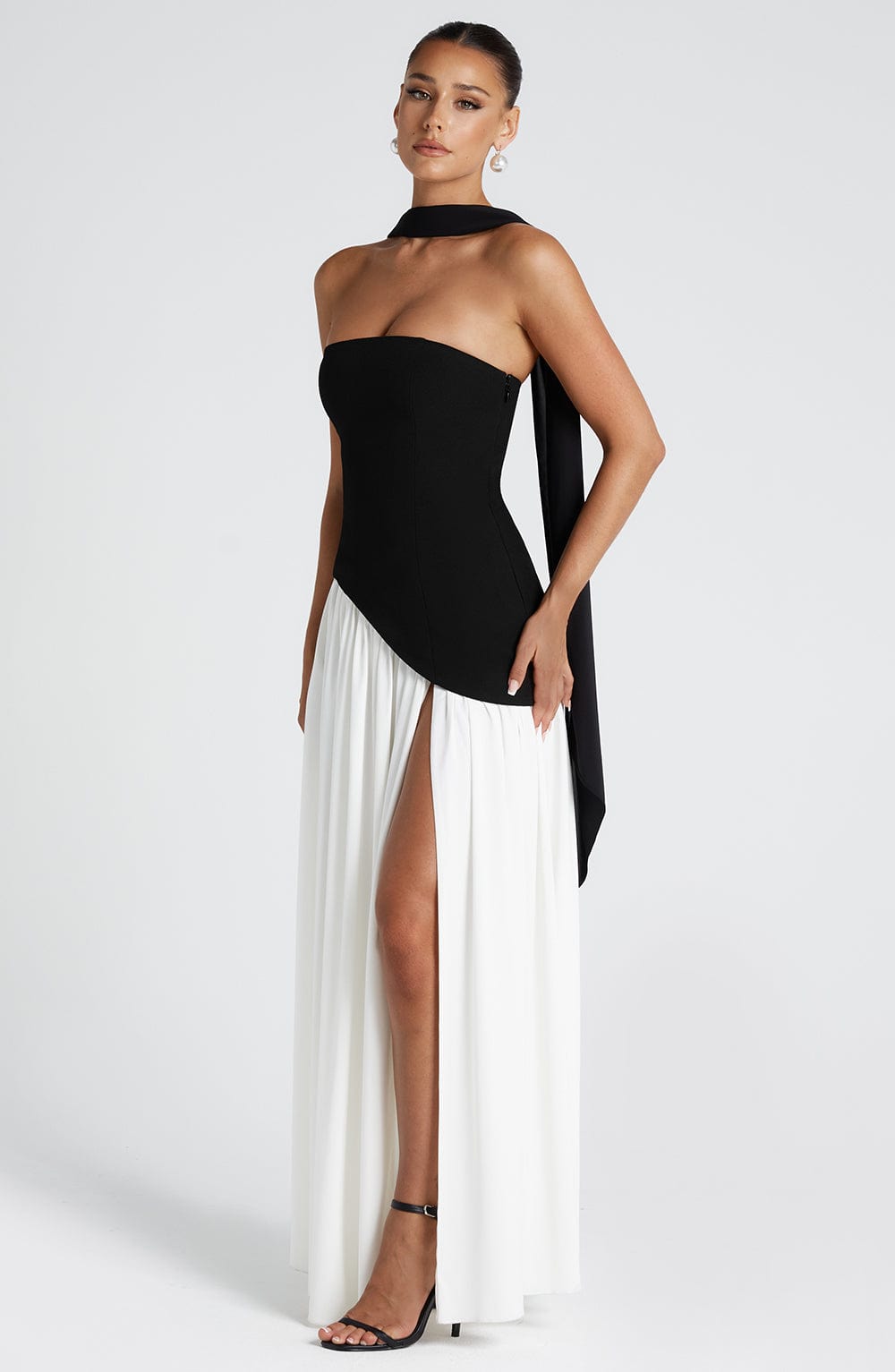 Elegantes Hochzeitsgäste Trägerloses Kleid mit hohem Schlitz für Damen