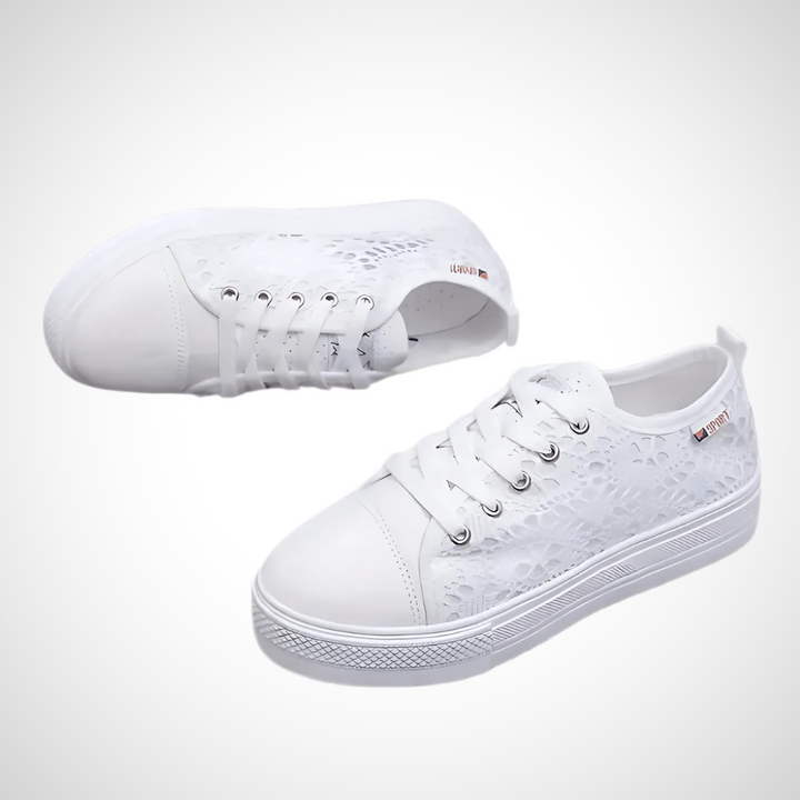 Serena stylische Niedrig-Cut Schnür-Sneakers für Damen in Weiß, mit einem modernen Design und bequemer Passform, ideal für legere Outfits und den Alltag.