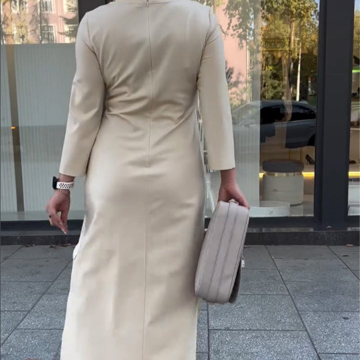 Ulrike Plissiertes Maxikleid mit Seitenschlitz & langen Ärmeln