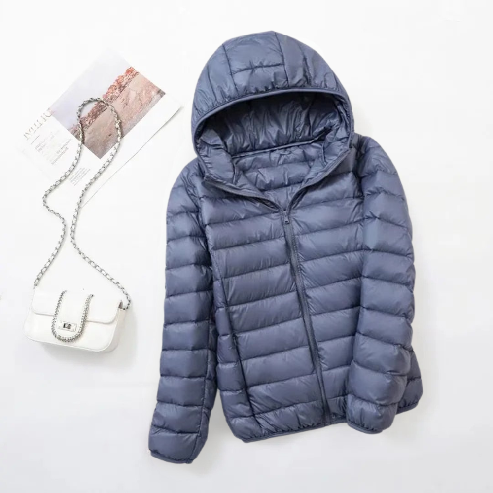 Steppjacke für Damen in Blauer Nebel mit warmer Kapuze, praktischem Reißverschluss und Wendefunktion