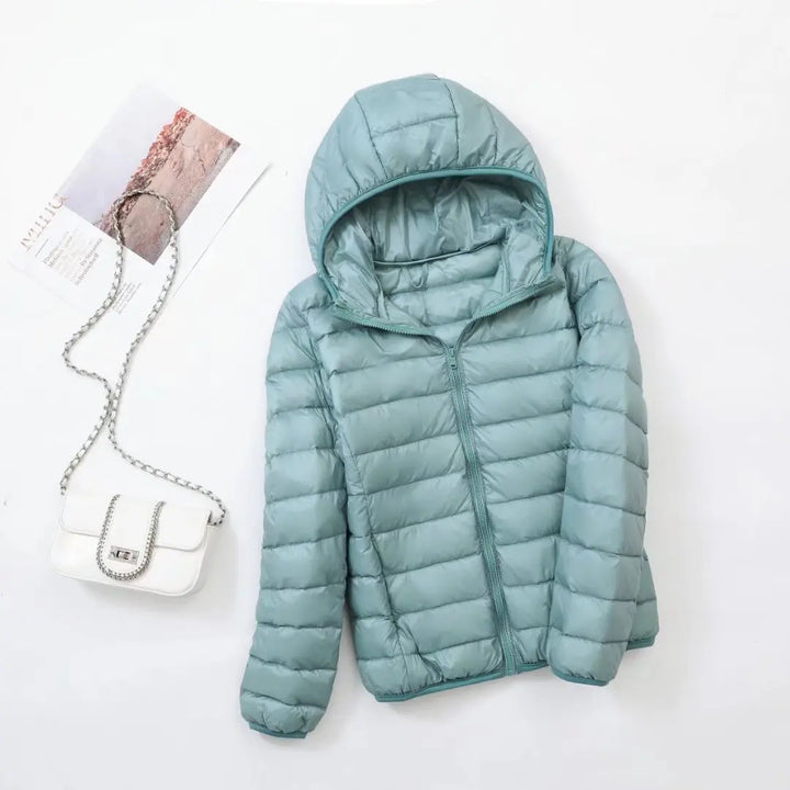 Steppjacke für Damen in Grün mit warmer Kapuze, praktischem Reißverschluss und Wendefunktion