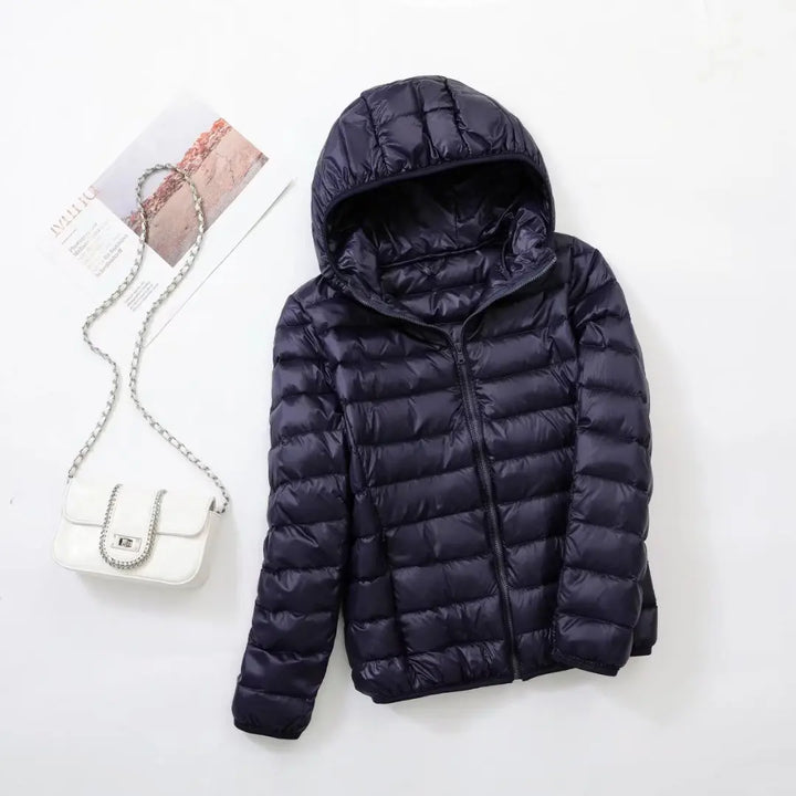 Steppjacke für Damen in Marineblau mit warmer Kapuze, praktischem Reißverschluss und Wendefunktion