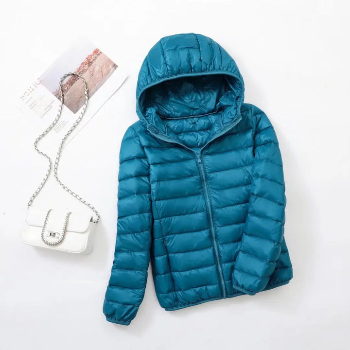 Steppjacke für Damen in Petrolblau mit warmer Kapuze, praktischem Reißverschluss und Wendefunktion
