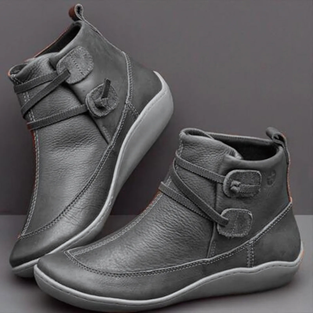 Stiefel mit strukturierter Schulterpartie, tailliertem Schnitt und funktionalem Reißverschlussdesign für Damen.