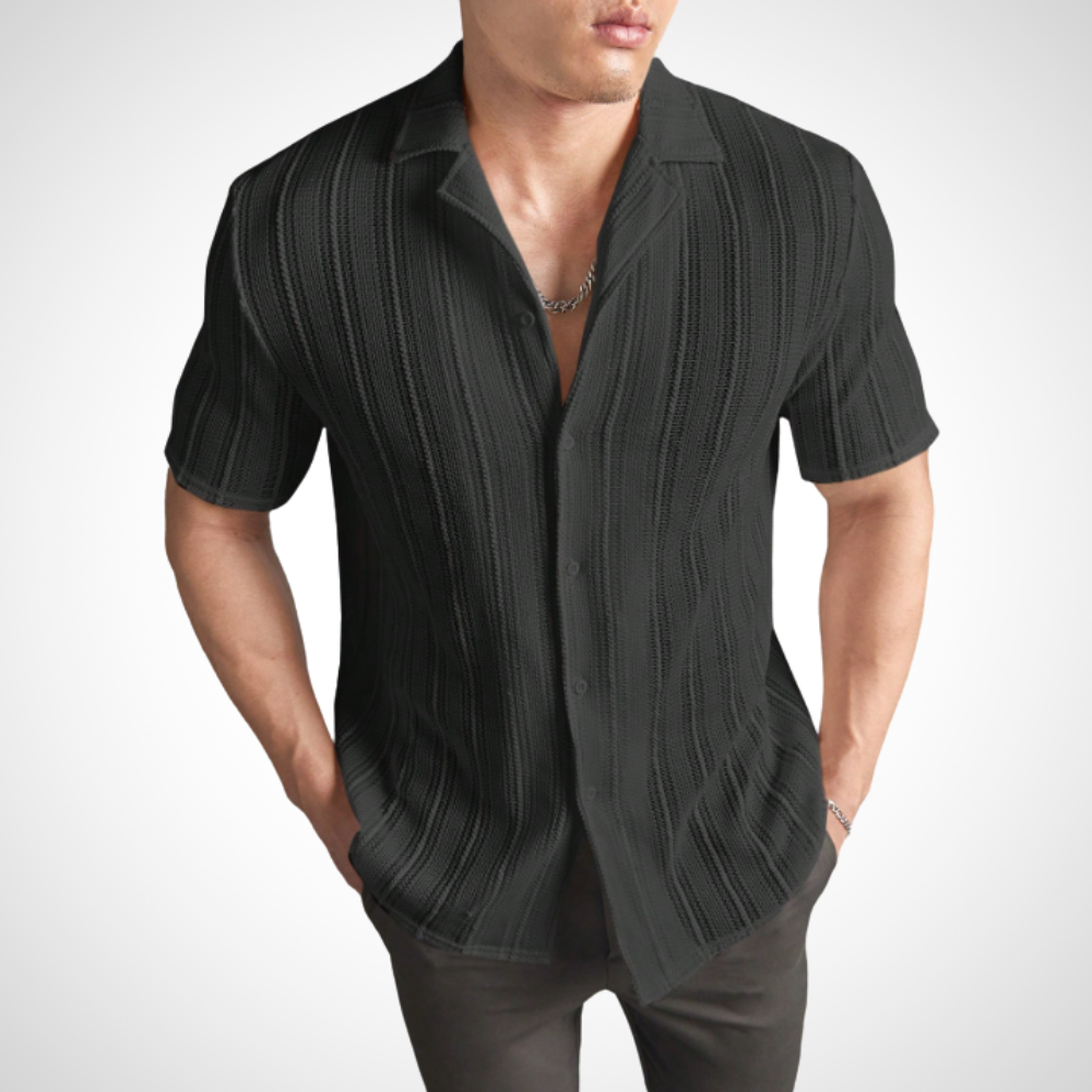 Streifenhemd mit Knopfleiste für Herren in Schwarz, ein klassisches und elegantes Kleidungsstück