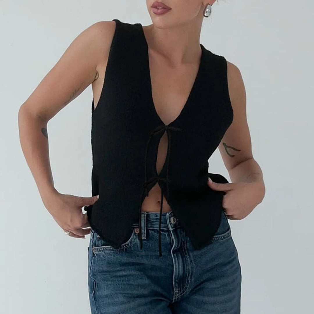 Top mit tiefem V-Ausschnitt, Dekoratives Vorderdetail und fein gestricktem, einfarbigem Material für Damen in Schwarz.