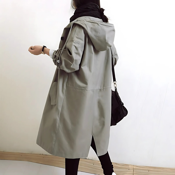 Trenchcoat in Grau mit wasserabweisender Oberfläche, weiten Ärmeln mit Gummizug und praktischer Kapuze für Damen.