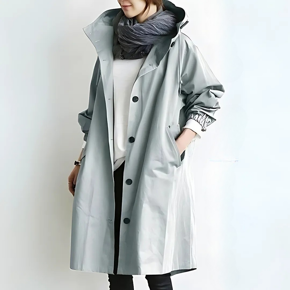 Trenchcoat in Hellblau mit wasserabweisender Oberfläche, weiten Ärmeln mit Gummizug und praktischer Kapuze für Damen.