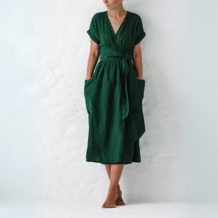 Grünes Leinen-Wickelkleid mit Taillengürtel – luftig, feminin und stilvoll