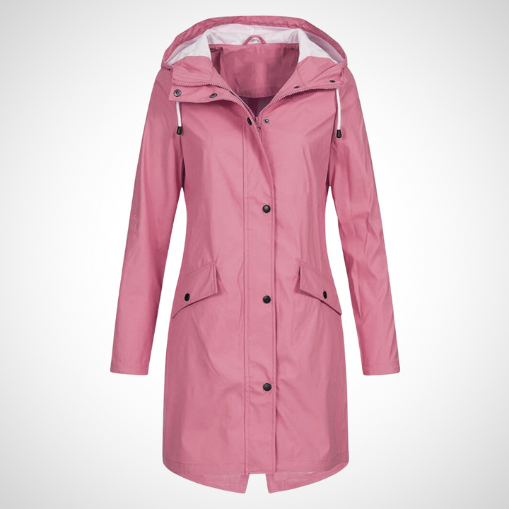 Wasserfester Regenmantel in Rosa mit verstellbarer Kapuze, praktischer Knopfleiste und geräumigen Klappentaschen für Damen.