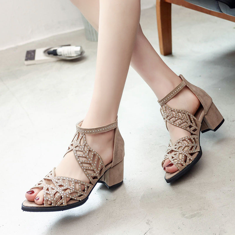 Weiße Damen-Sandalen mit bequemen Absatz – moderne Orthopädische Absatzsandalen für Alltag und Events