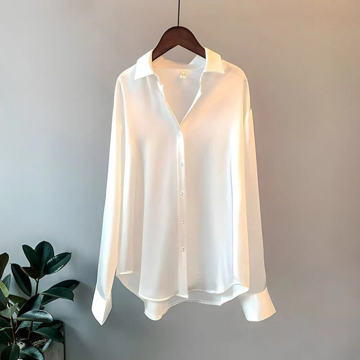 Elegante weiße Damenbluse als klassische Langarm-Seidenbluse perfekt für stilvolle Layering-Looks
