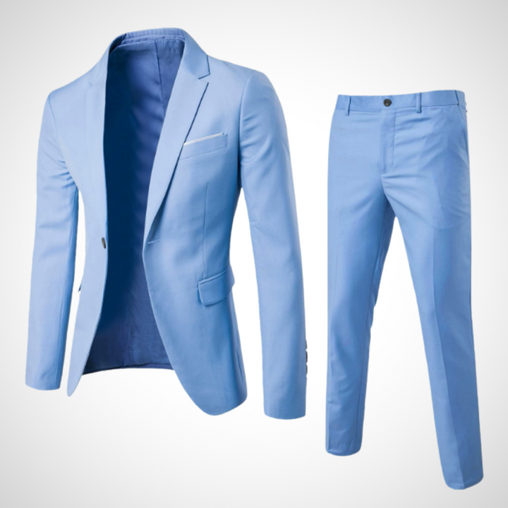 Frischer hellblauer klassischer Anzug für Herren, der einen eleganten Look für formelle Anlässe im Frühling oder Sommer bietet.