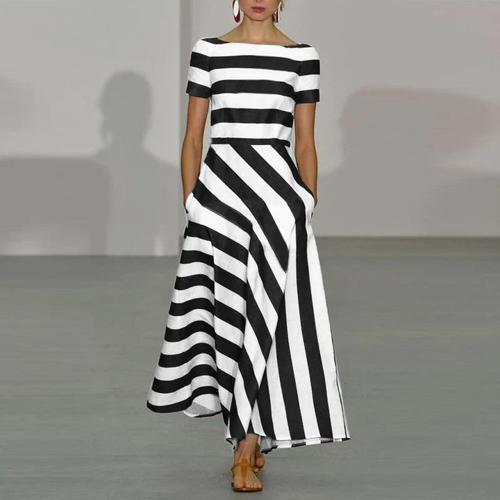 Yana Kleid in Schwarz mit Streifen für Damen im schmeichelnden Schnitt und luftigem Sommerstil