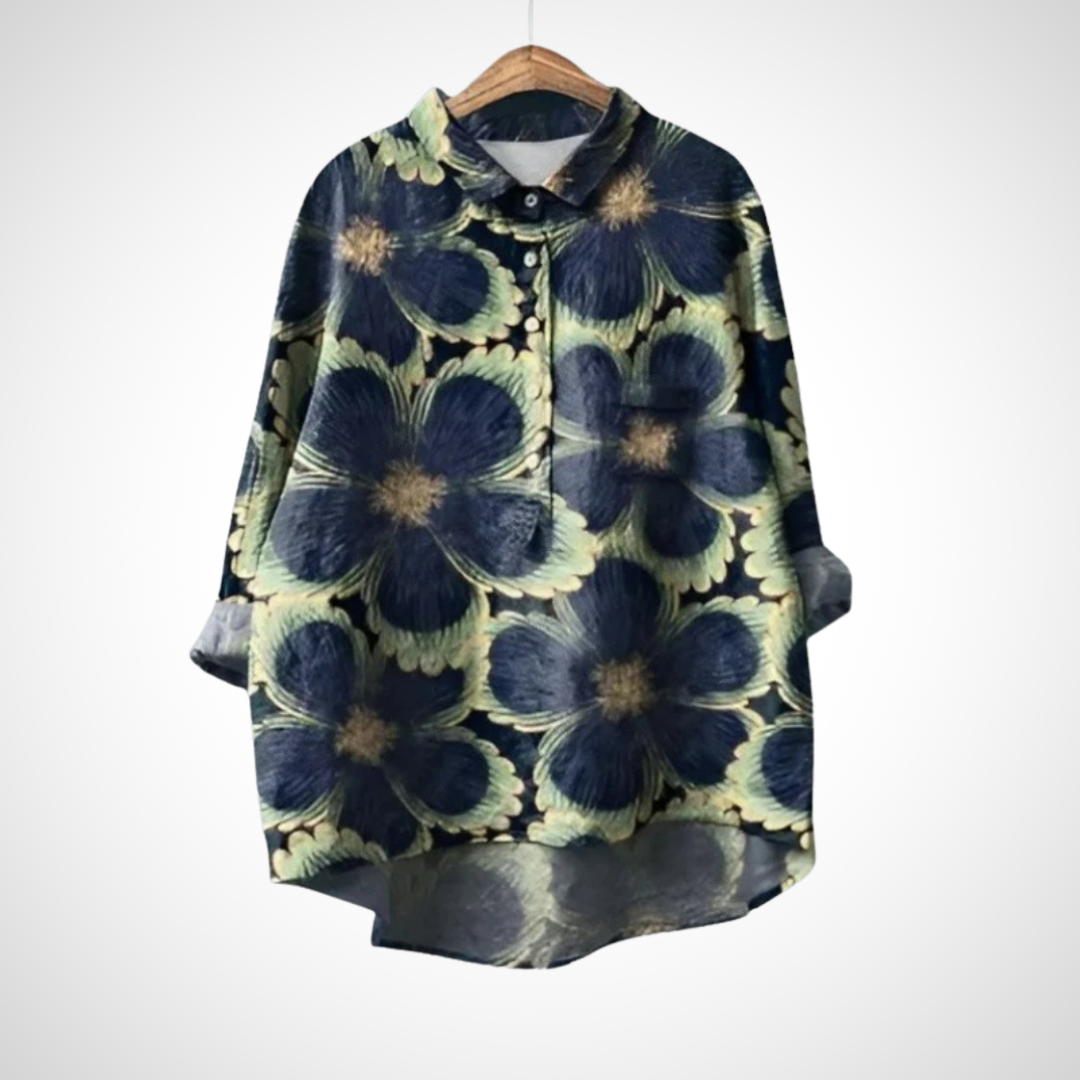  Elegante zeitlose Premium-Bluse für Damen mit großem Blumenmuster in Marineblau und sanftem Grün – perfekt für stilvolle Alltagslooks.